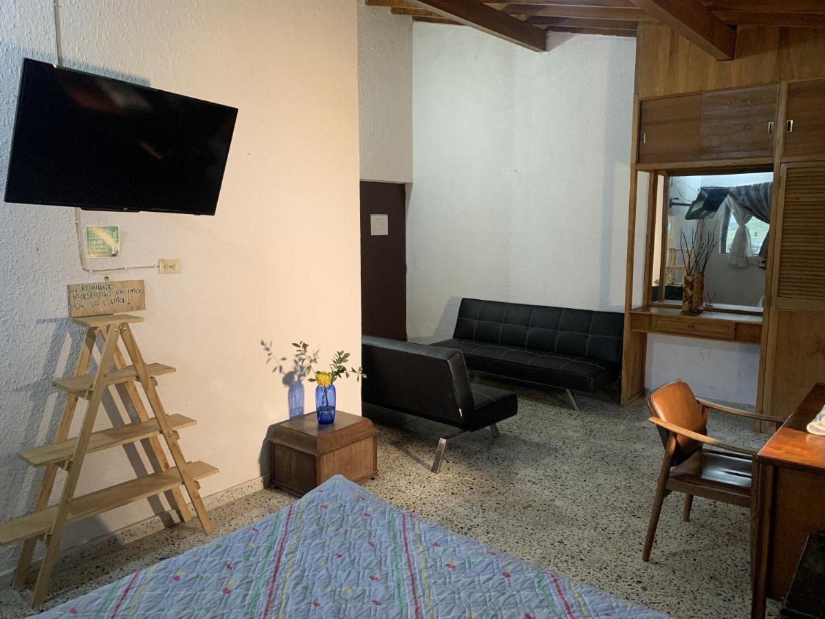 Al Bosque Hostel & Glamping Santa Elena  Exterior photo
